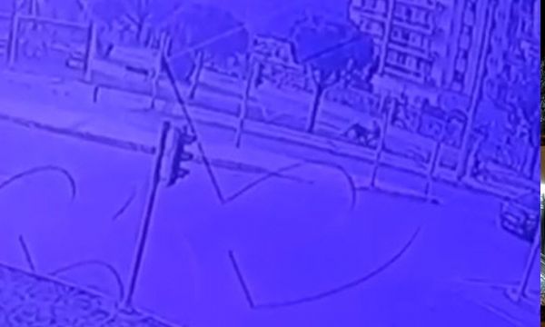 Eski eşine ve polise bıçakla saldırdı!